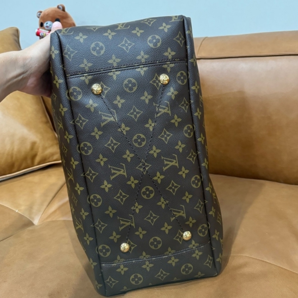 Authentic Louis Vuitton Artsy Monogram Hobo Shoulder Bag - Picture 5 of 12